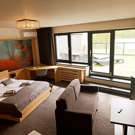 ידובניצה Hotel Kras מראה חיצוני תמונה