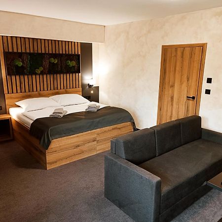 ידובניצה Hotel Kras מראה חיצוני תמונה