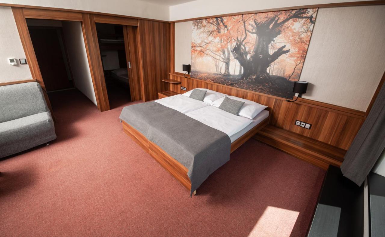 ידובניצה Hotel Kras מראה חיצוני תמונה
