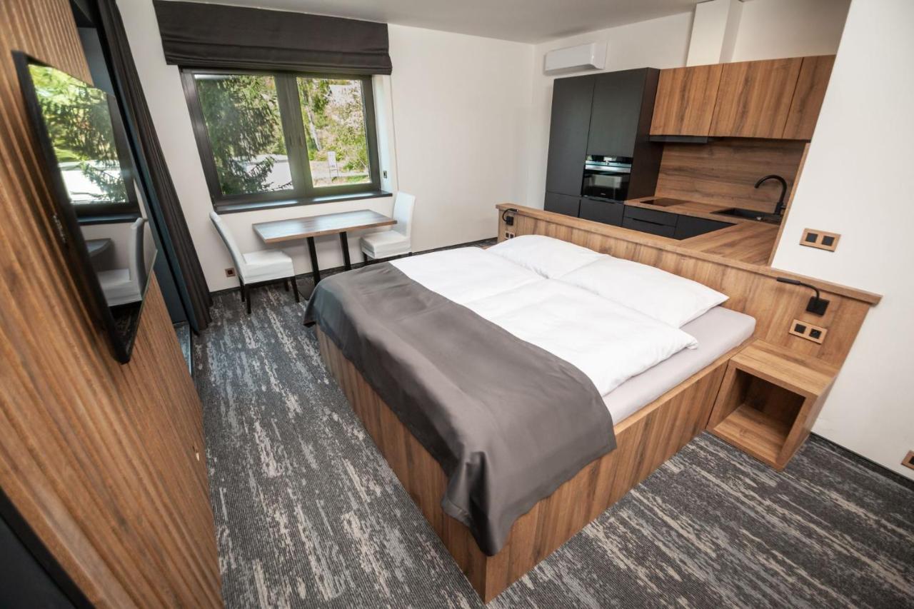 ידובניצה Hotel Kras מראה חיצוני תמונה