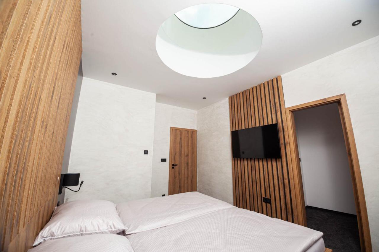 ידובניצה Hotel Kras מראה חיצוני תמונה