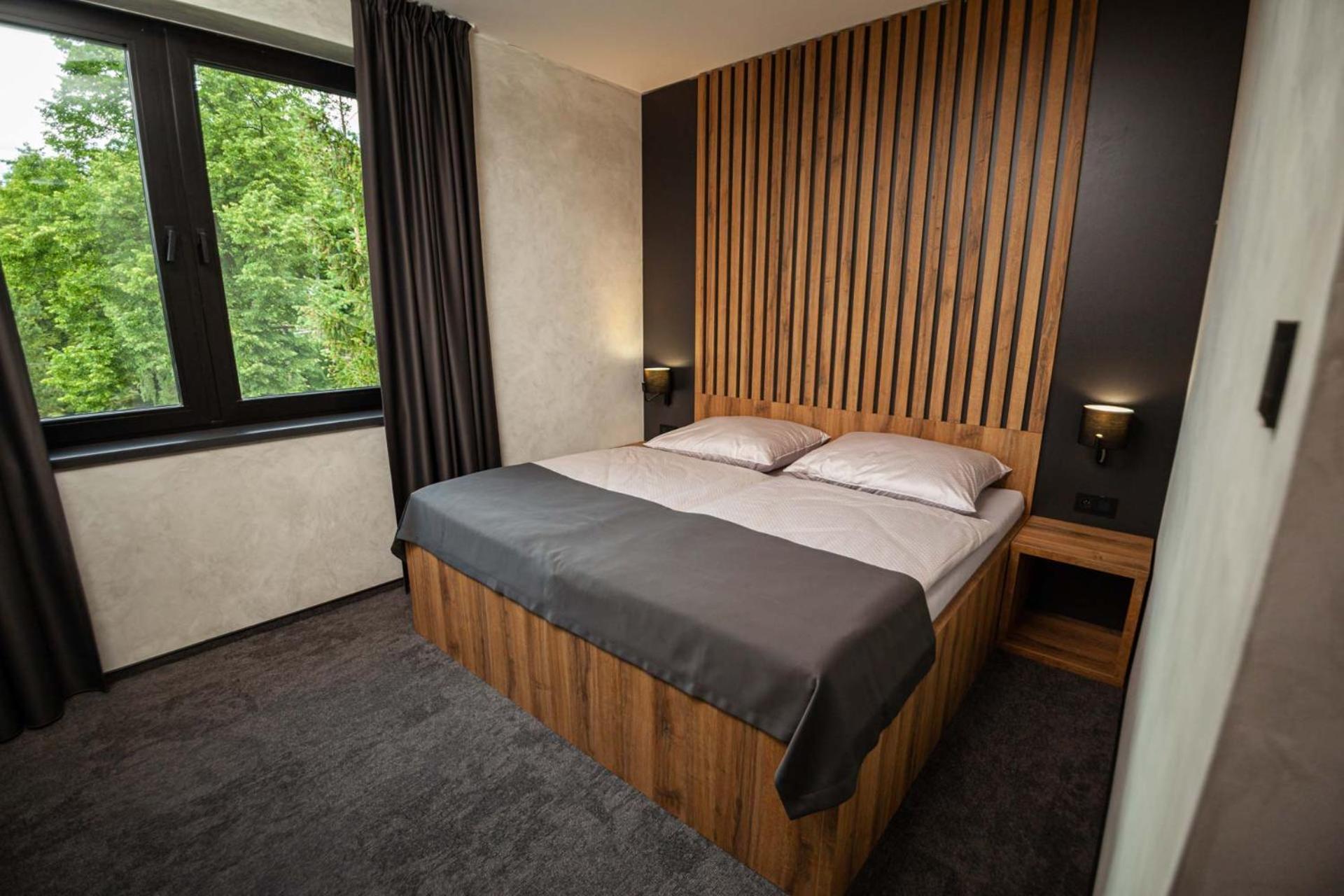 ידובניצה Hotel Kras מראה חיצוני תמונה