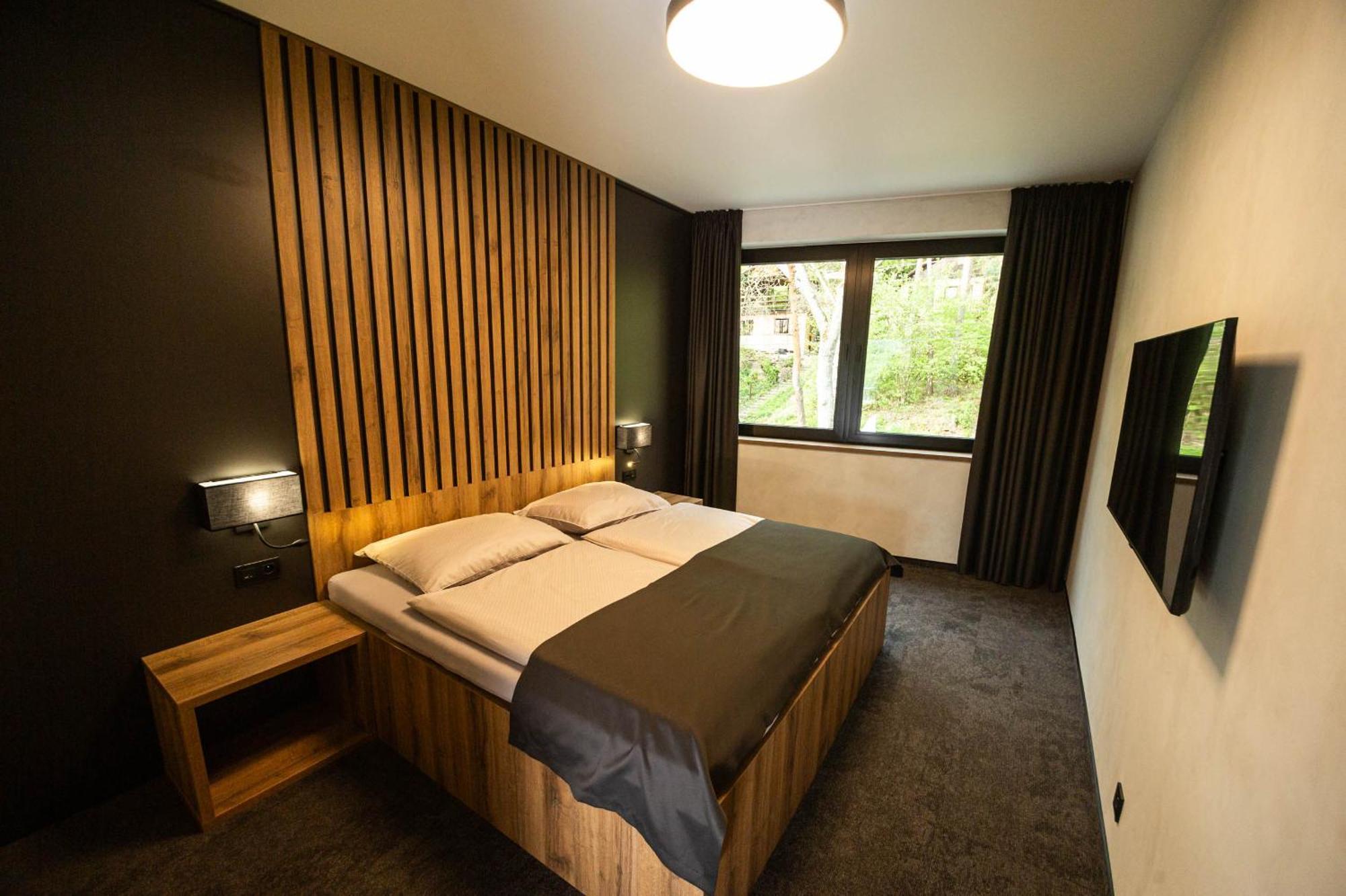 ידובניצה Hotel Kras מראה חיצוני תמונה