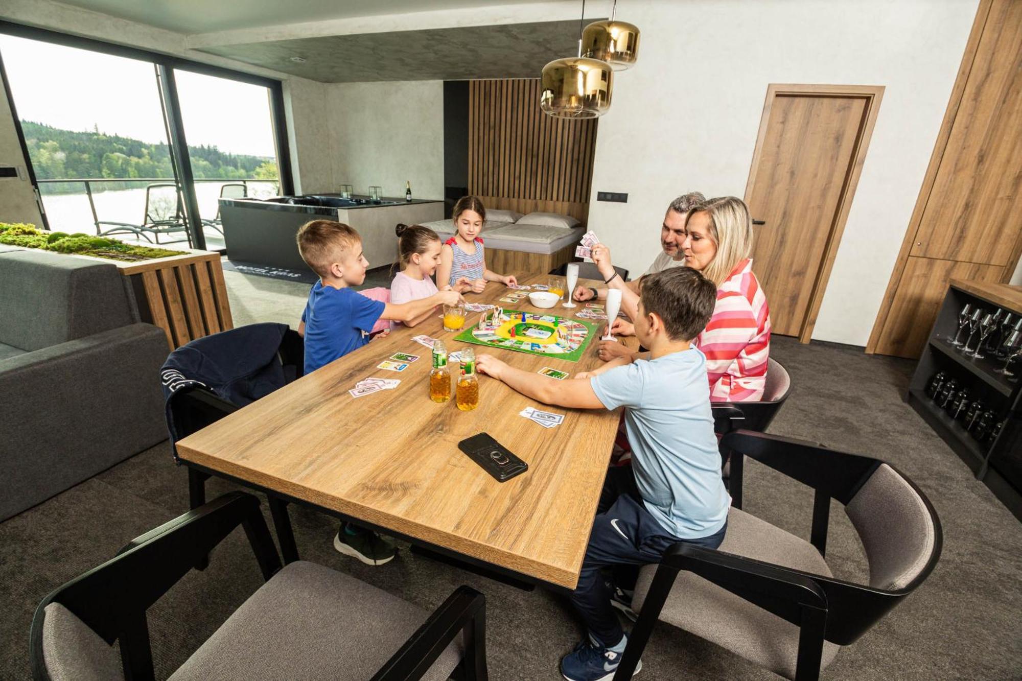 ידובניצה Hotel Kras מראה חיצוני תמונה