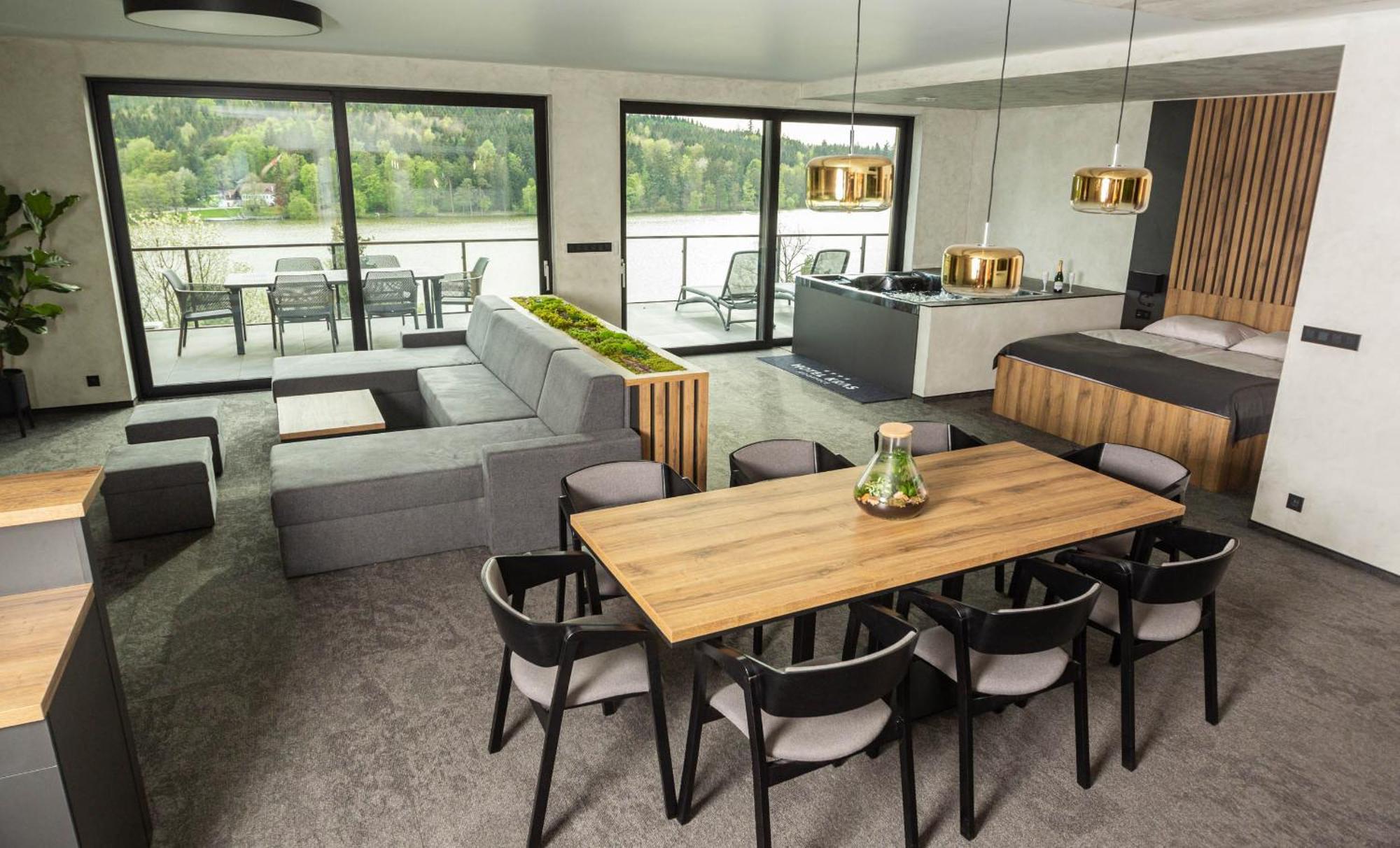 ידובניצה Hotel Kras מראה חיצוני תמונה