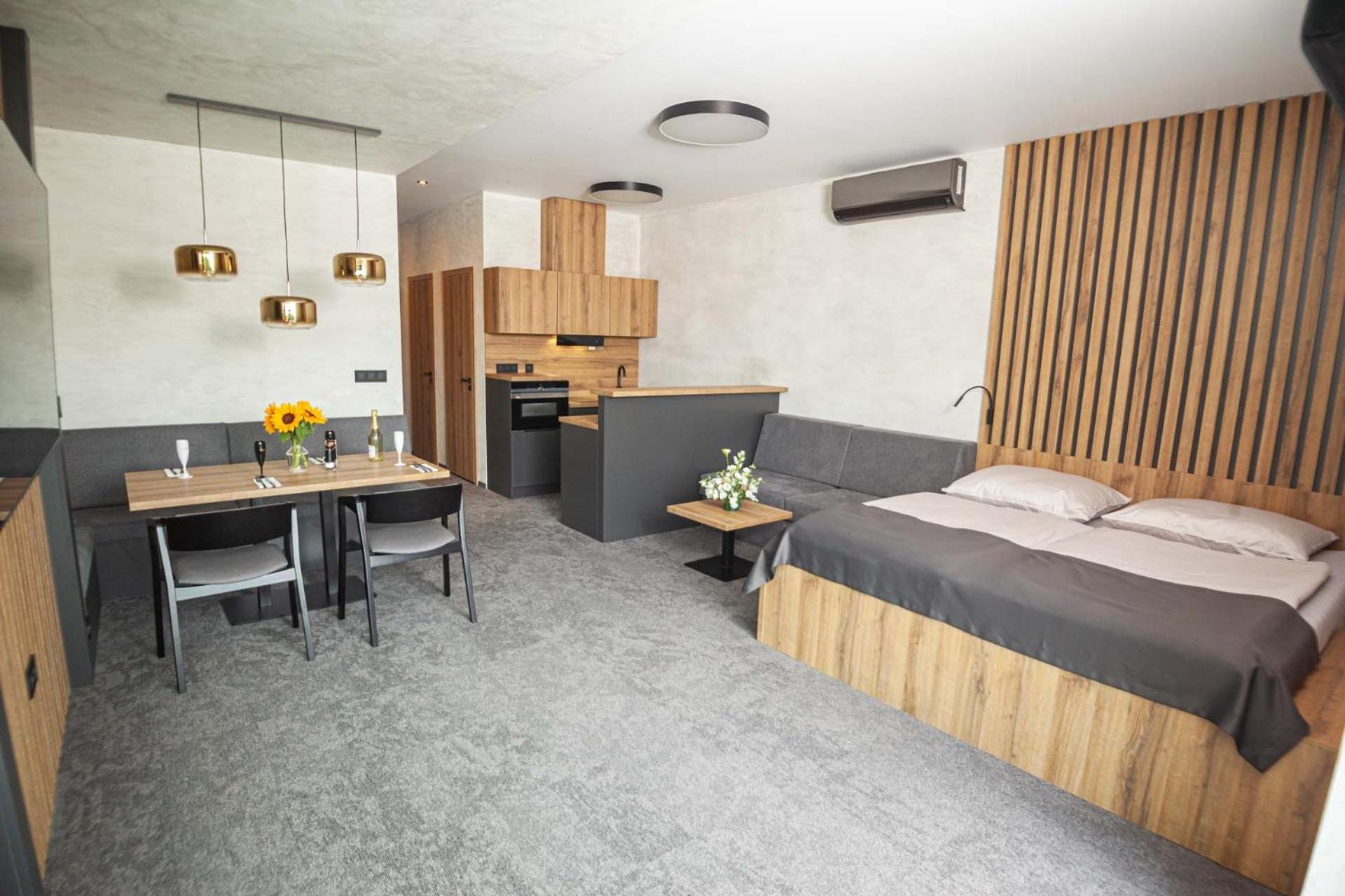 ידובניצה Hotel Kras מראה חיצוני תמונה