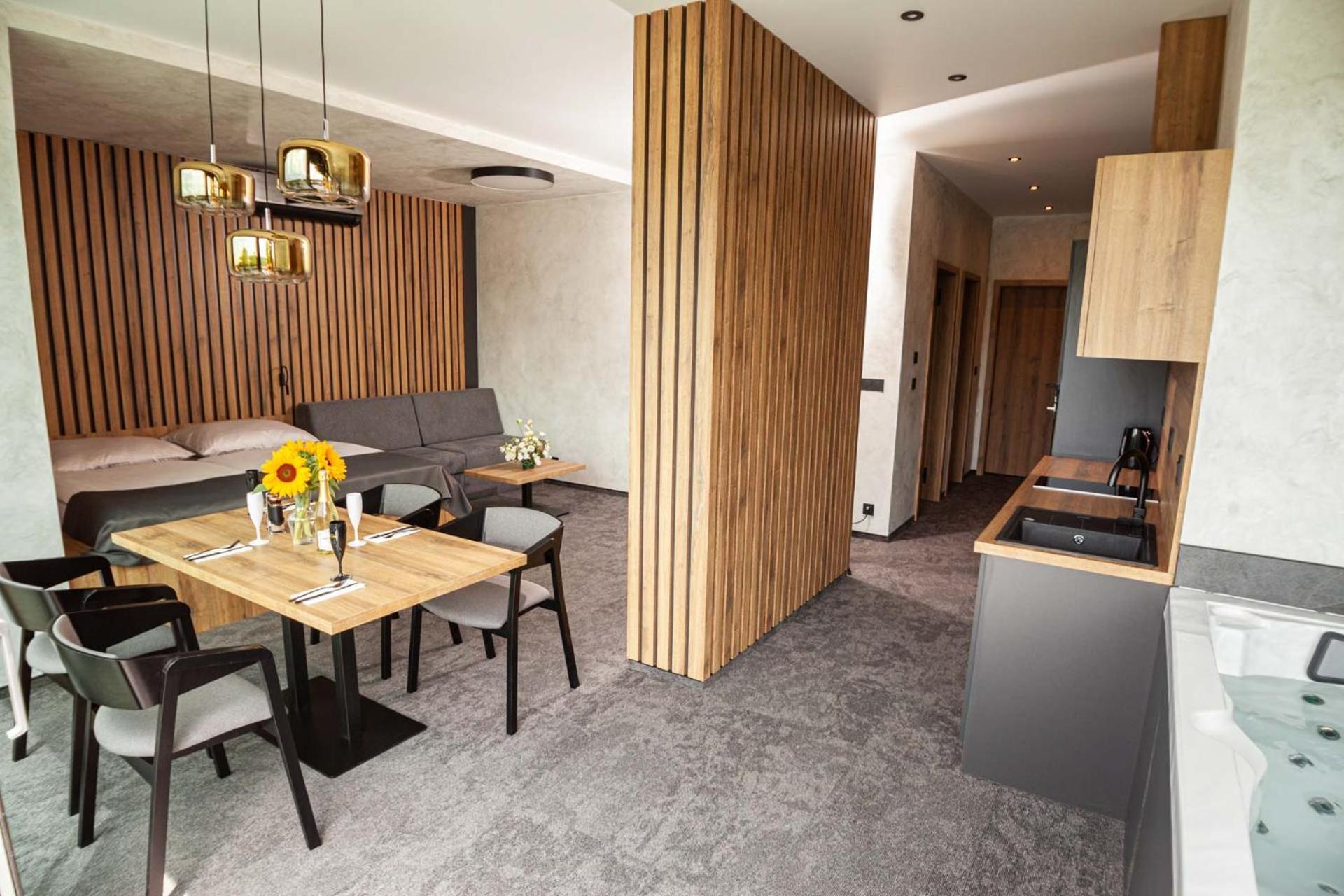 ידובניצה Hotel Kras מראה חיצוני תמונה
