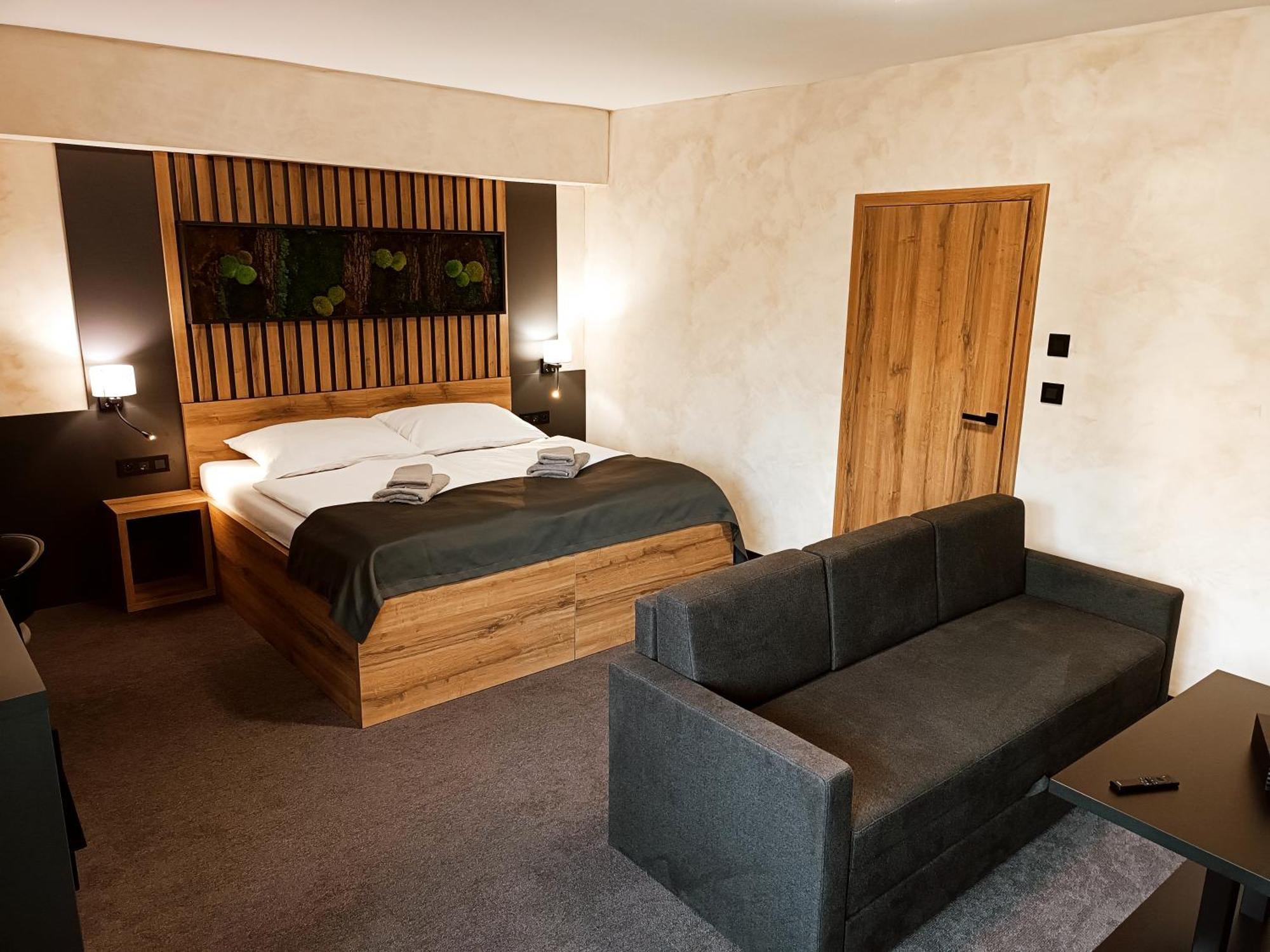 ידובניצה Hotel Kras מראה חיצוני תמונה