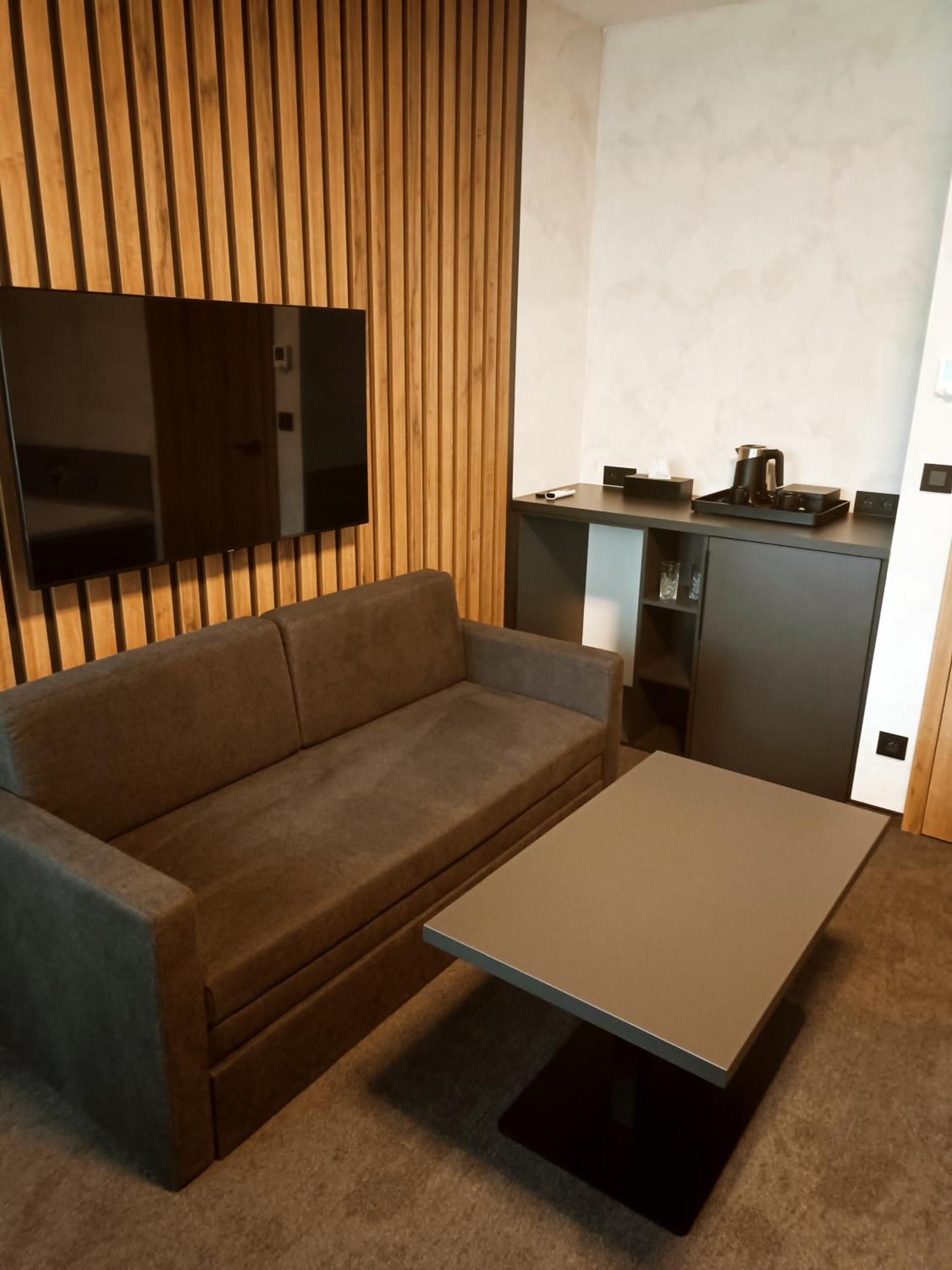 ידובניצה Hotel Kras מראה חיצוני תמונה