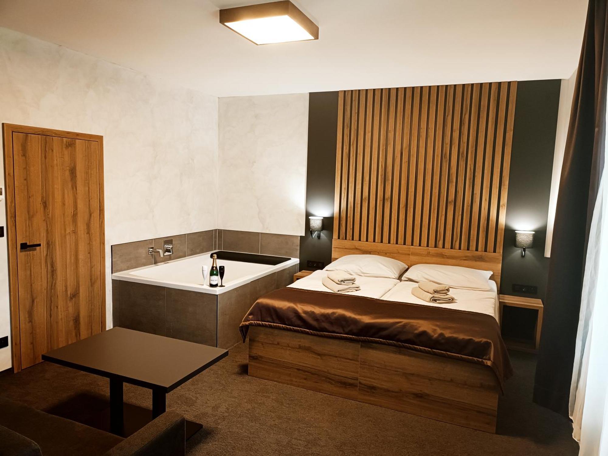 ידובניצה Hotel Kras מראה חיצוני תמונה